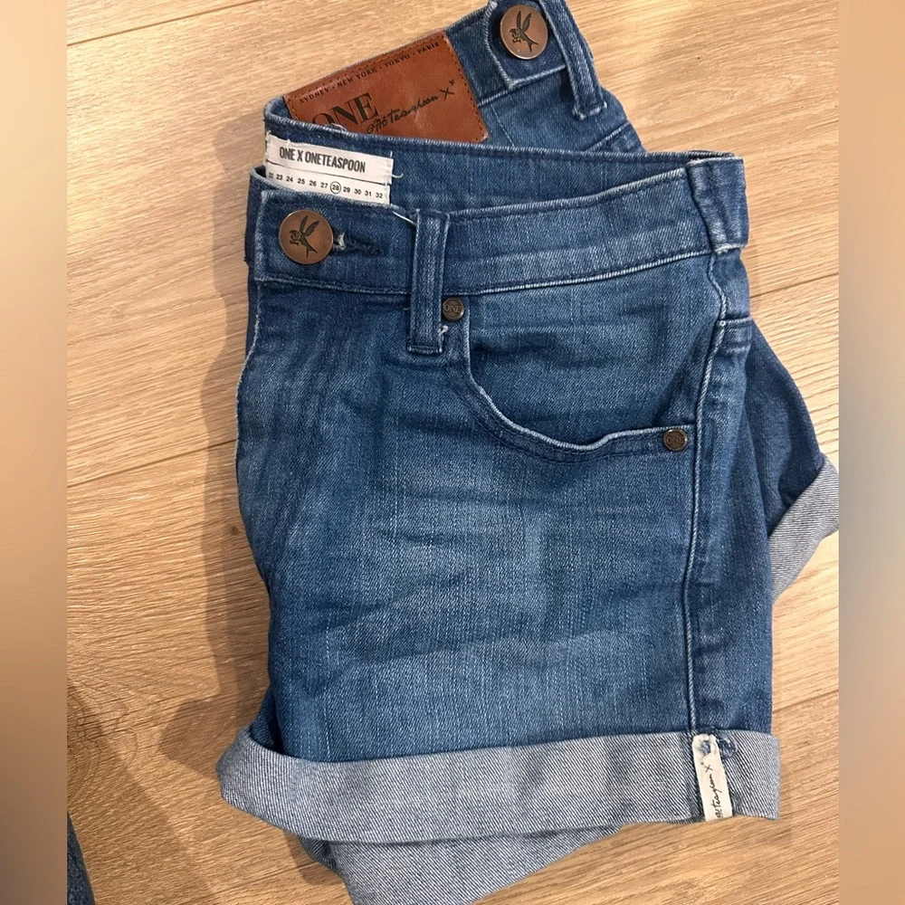 One by One Teaspoon denim shorts size 28; like new! - Picture 7 of 9